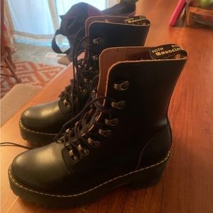 Women’s doc martens black leather boots size 7